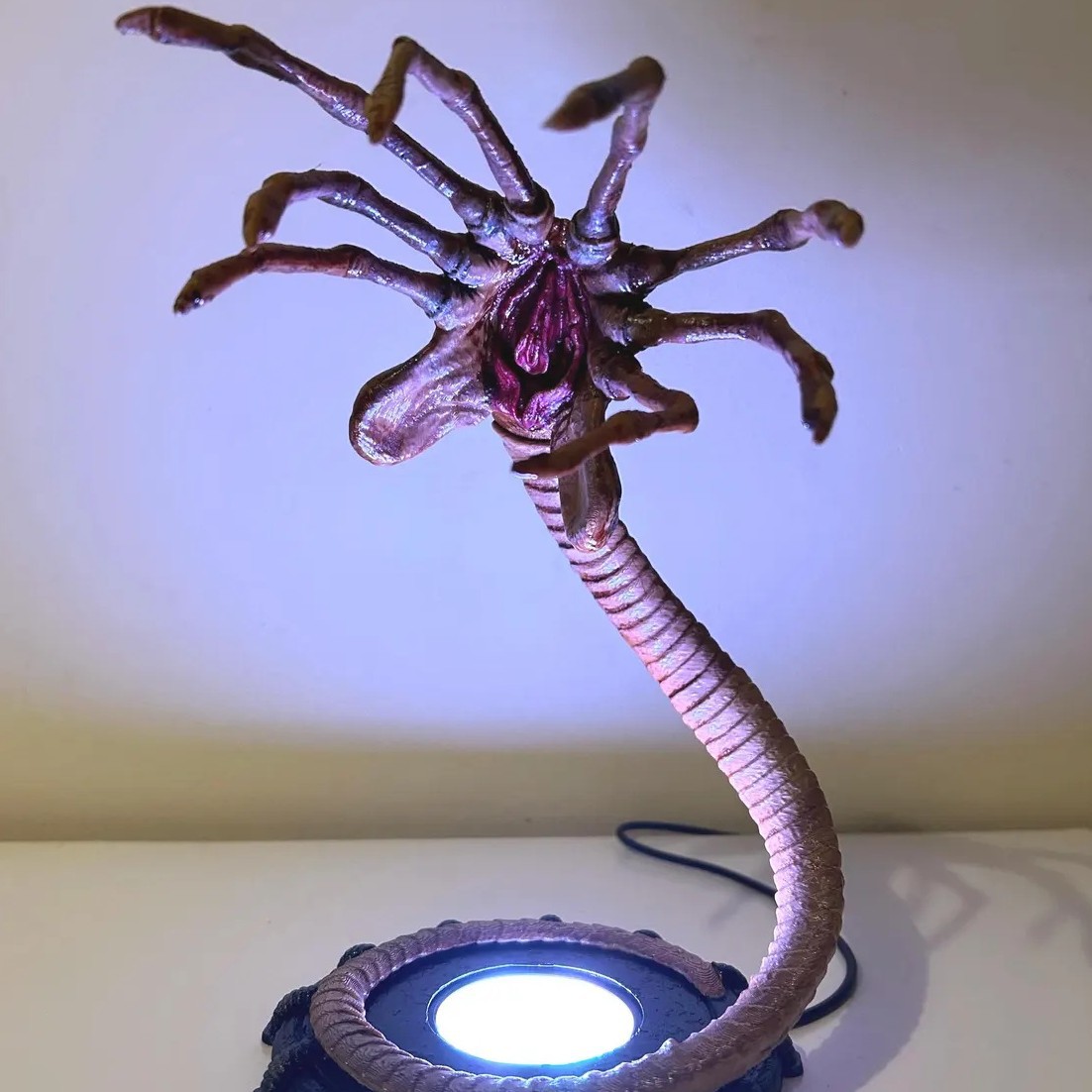 Lampada Notturna Alien Facehug - Home Decor Light recensione e prezzo