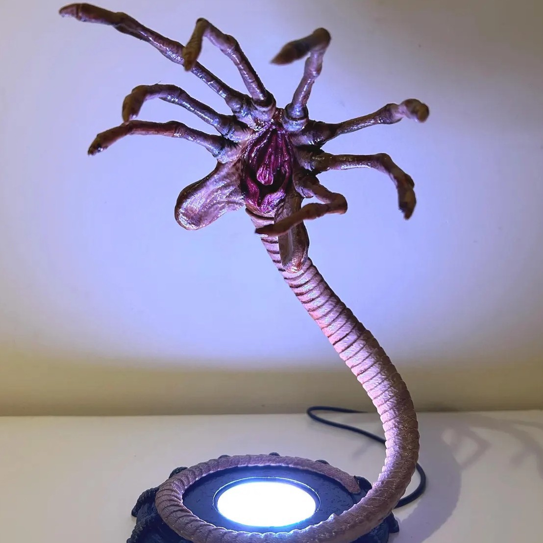 Lampada Notturna Alien Facehug - Home Decor Light recensione e prezzo