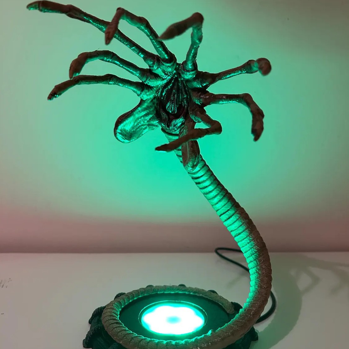 Lampada Notturna Alien Facehug - Home Decor Light recensione e prezzo