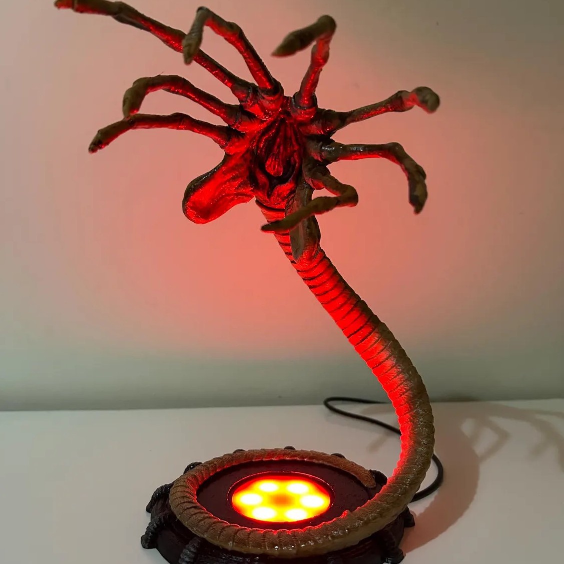 Lampada Notturna Alien Facehug - Home Decor Light recensione e prezzo